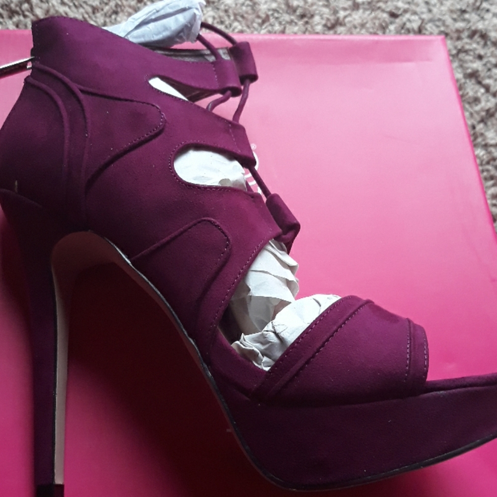 New Make an offer. Must sell today! Size 12 Heels